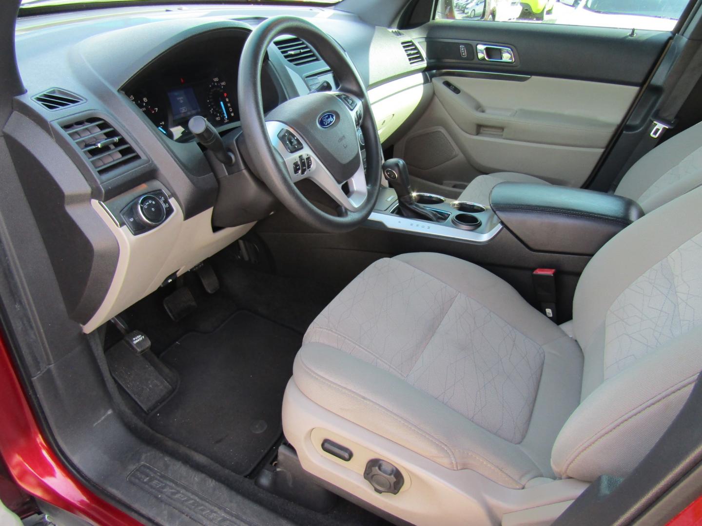 2014 Red /Tan Ford Explorer Base FWD (1FM5K7B80EG) with an 3.5L V6 DOHC 24V engine, Automatic transmission, located at 15016 S Hwy 231, Midland City, AL, 36350, (334) 983-3001, 31.306210, -85.495277 - Photo#3